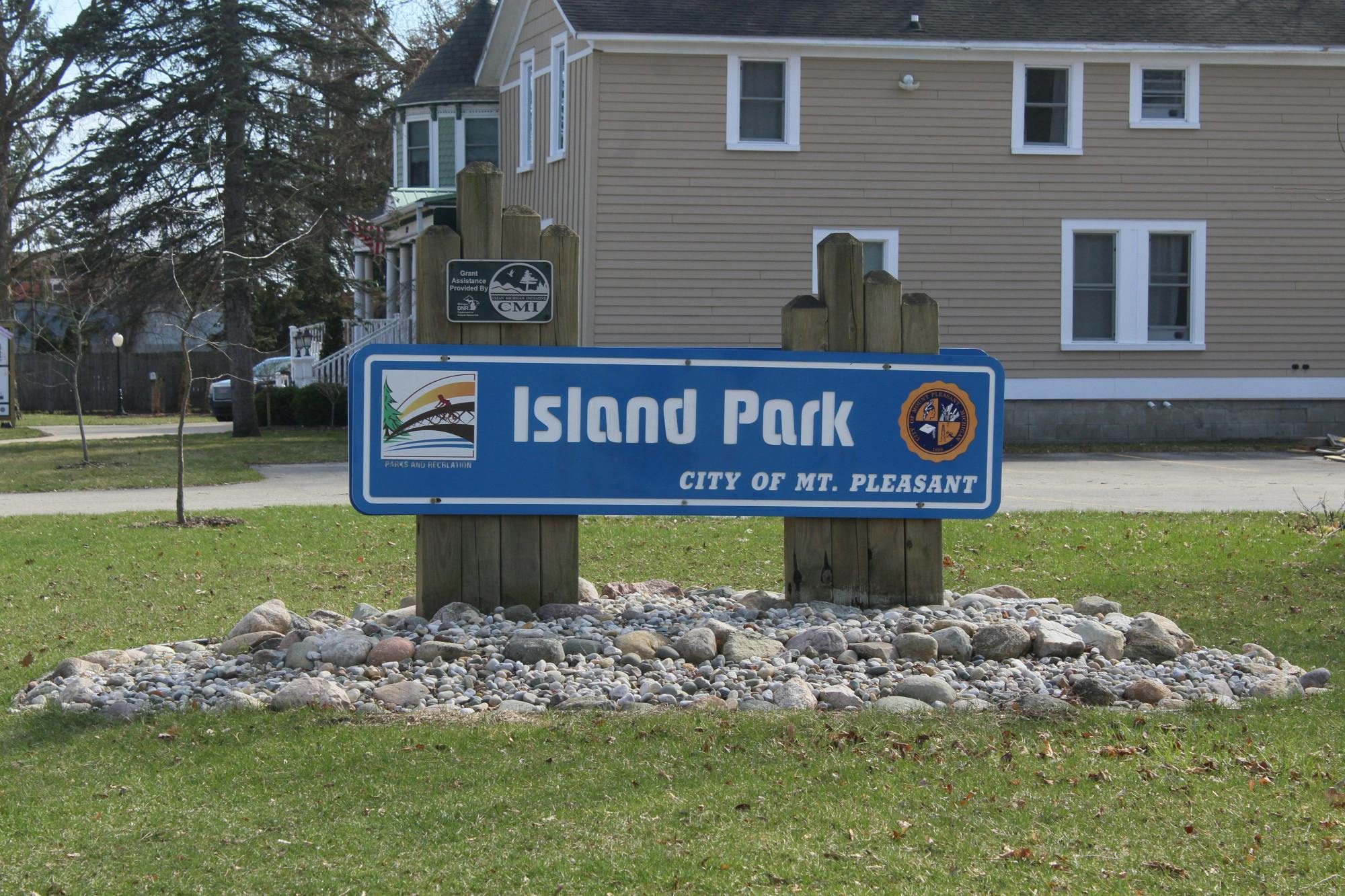 d_islandpark_photo_040826_02