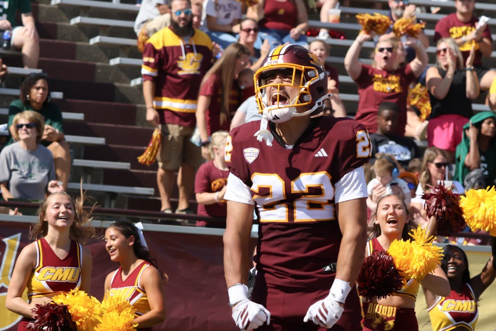 d_footballvsemu_action_9-27-25-1