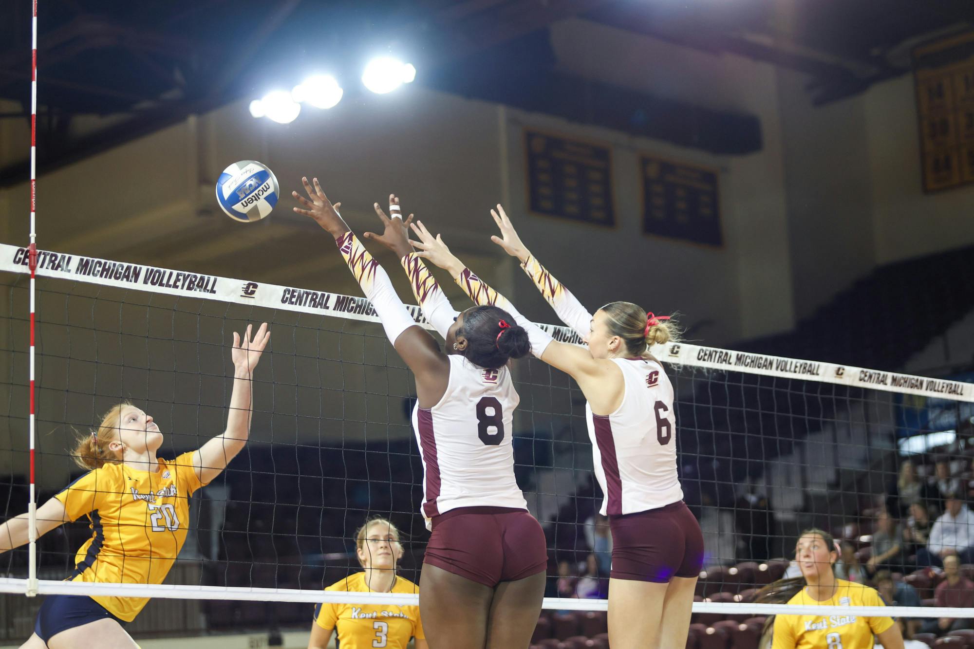 d_volleyballvskentstate1_10-14-26-5.jpg