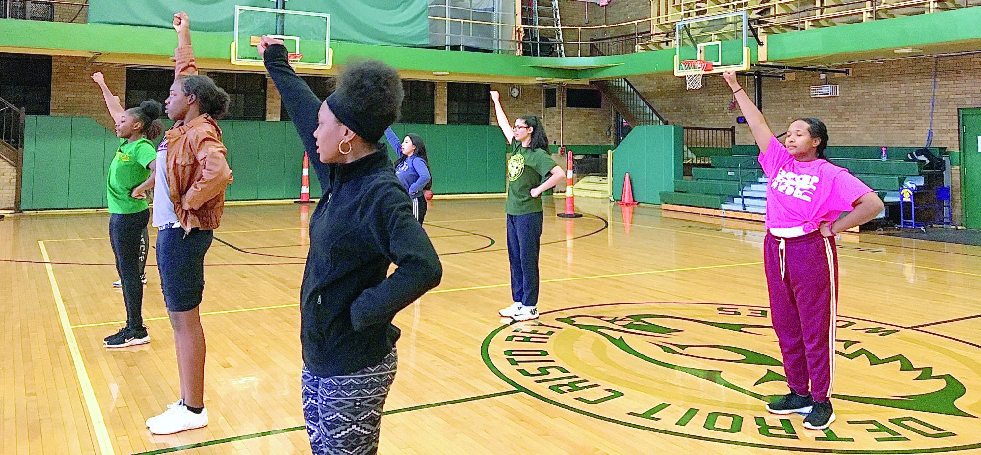 Sophomore&#x20;Nick&#x27;Kel&#x20;Bridges,&#x20;freshman&#x20;Summer&#x20;Evans-Reynolds,&#x20;freshman&#x20;Trinity&#x20;Walker,&#x20;senior&#x20;Isabel&#x20;Lopez,&#x20;freshman&#x20;Anyelina&#x20;de&#x20;la&#x20;Cruz,&#x20;and&#x20;sophomore&#x20;Nia&#x20;Masud&#x20;at&#x20;cheer&#x20;practice.&#x20;Photo&#x20;by&#x20;Liz&#x20;Sanchez.