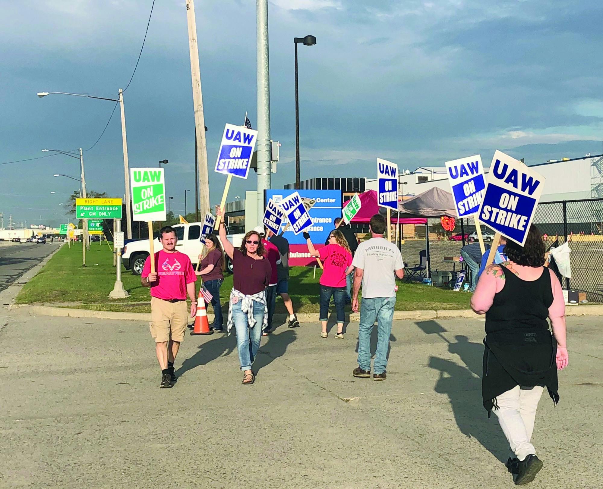 UAW workers outside Flint Assembly. Photo by Michael Martinez, Automotive News.