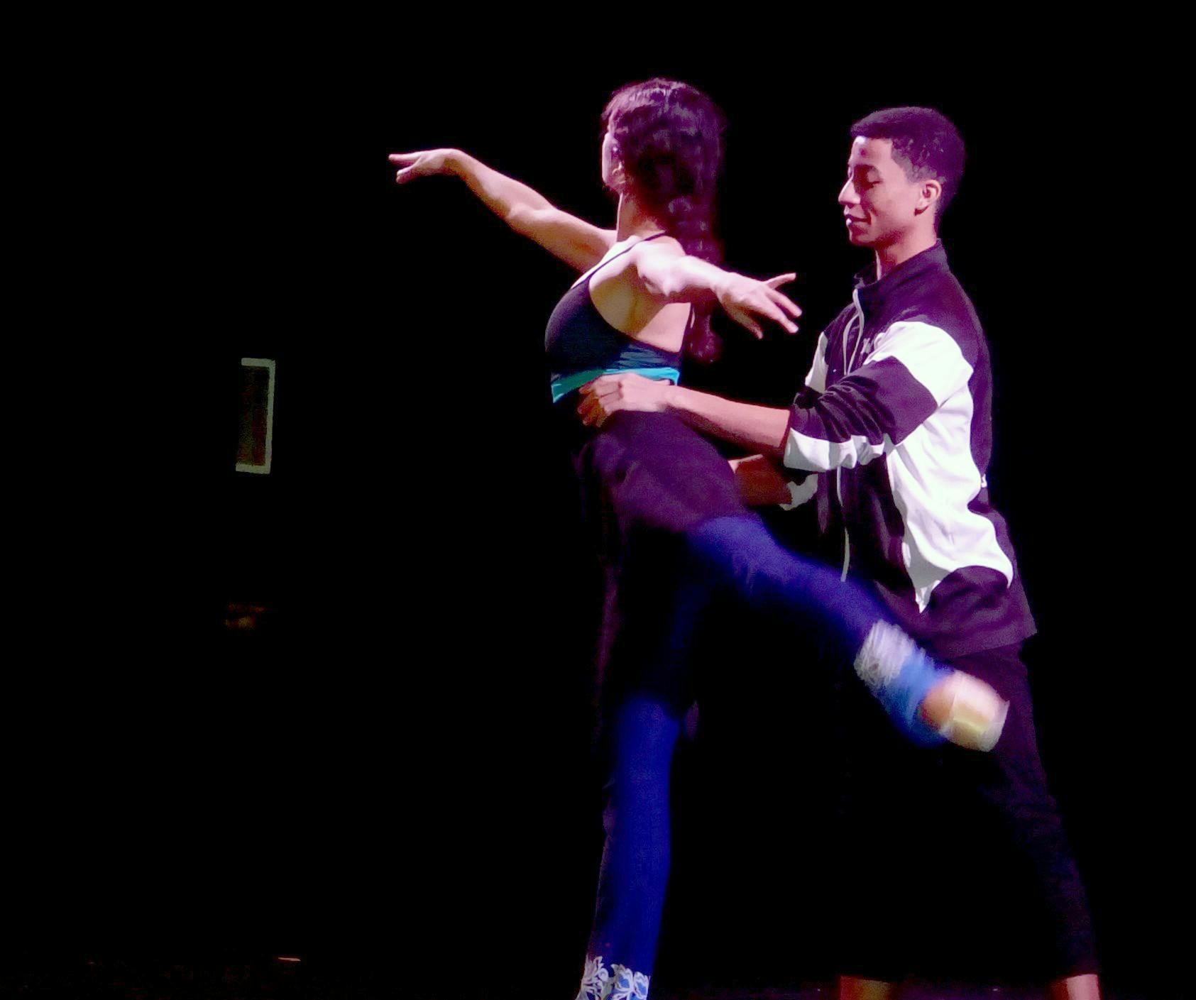 American Ballet Theatre dancers Lauren Bonfiglio and Melvin Lawovi demonstrate a position in response to a student question at Mumford on Jan. 14. Michigan Opera Theater and DPSCD Fine Arts Department brought the dancers to Mumford to teach a master class. Photo by Daveion Huby.