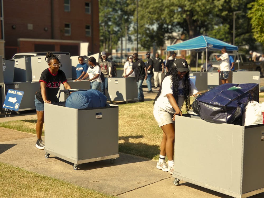 <p>With the help of their friends and families, students move into Rawls, Smith, and South Hall dorms Wednesday morning.﻿</p>