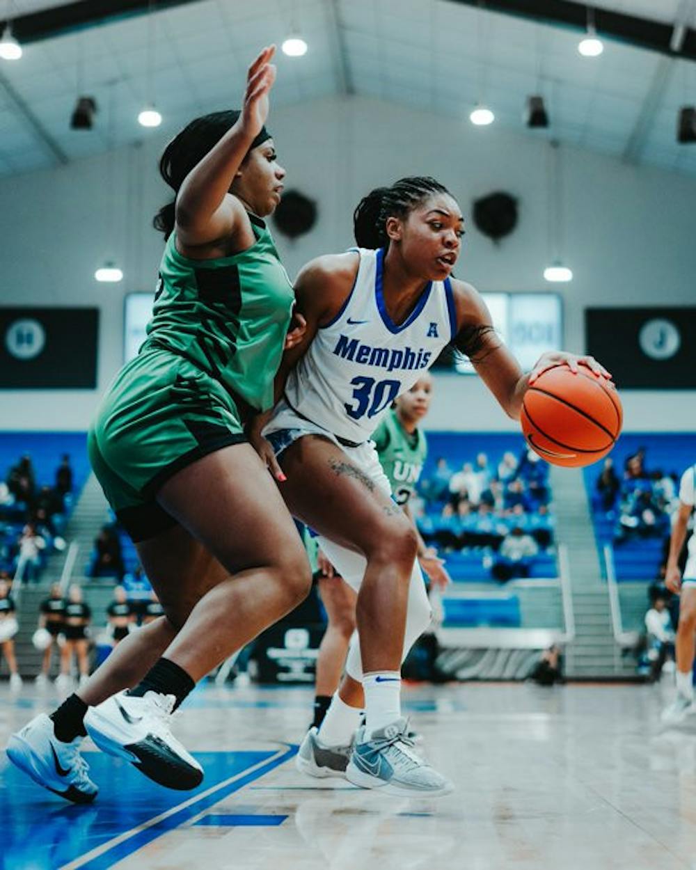 <p>Alasia Smith drives to the basket in Memphis&#x27; game against North Texas.﻿</p>