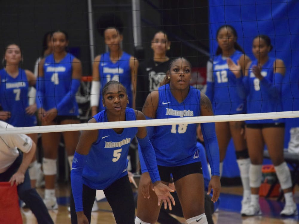 <p>Brianna Washington and Za&#x27;Niya Boyles wait for an Alabama A&amp;M serve in Memphis&#x27; 3-0 victory against A&amp;M Wednesday night at Elma Roane Fieldhouse.﻿</p>