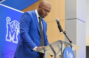 Penny Hardaway at Larry Finch ceremony