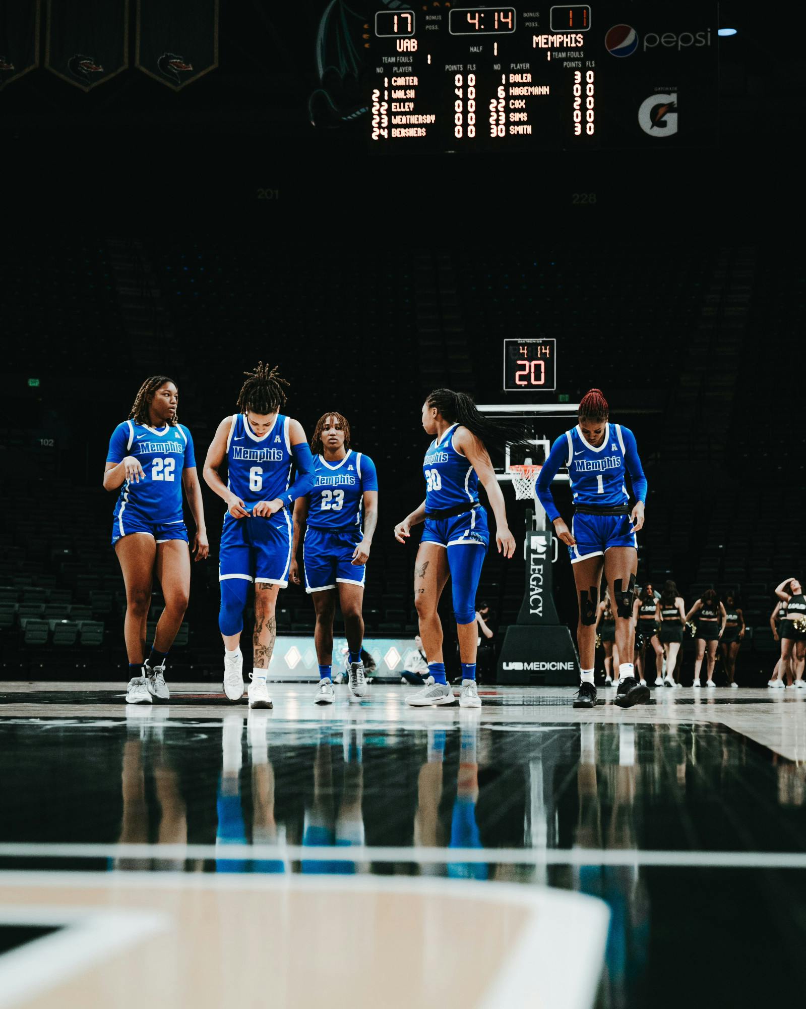 The team regroups coming out of a timeout in Memphis' game against UAB.