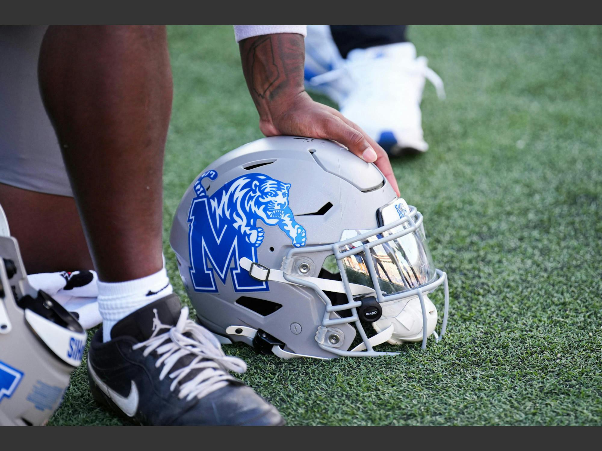 authentic university of memphis football helmet Tigers Riddell Speed Replica Full Size Based on one of the most popular on MEMPHIS SHOWBOATS 1984-1985 USFL Vintage