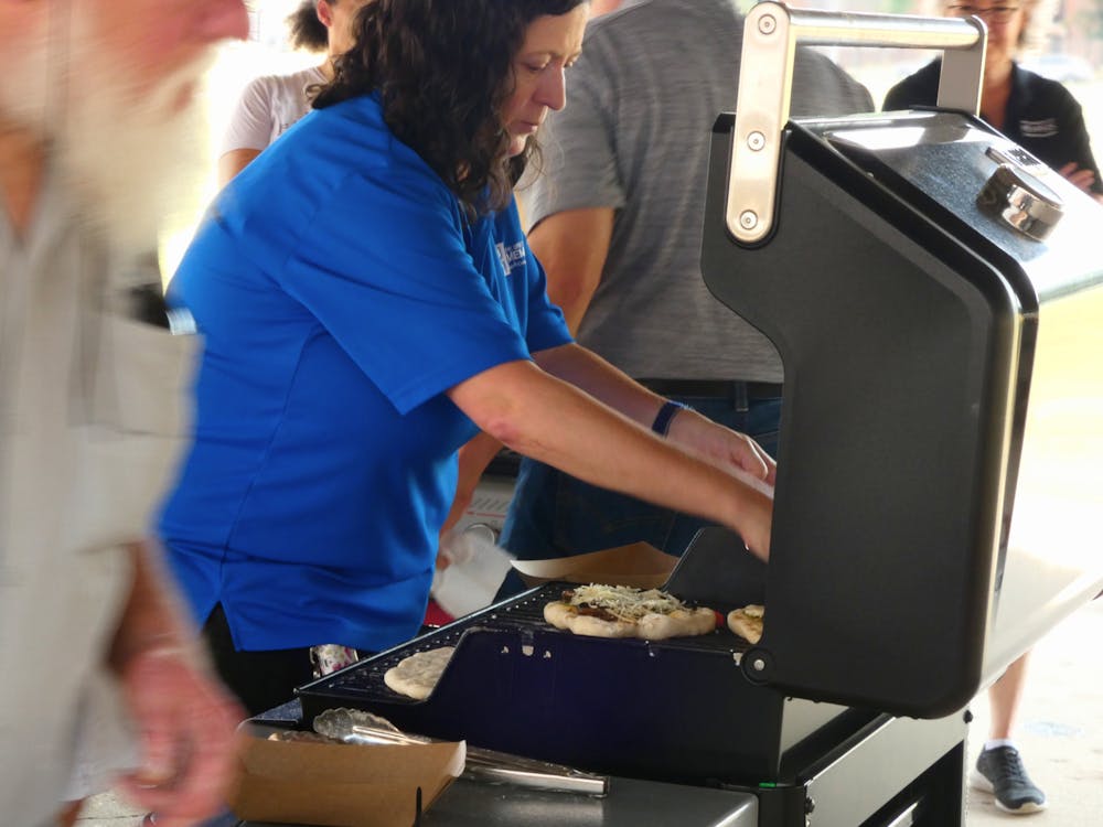 <p>A participant grills personal pizzas during the University of Memphis’ first nutrition lunch class of the semester Sept. 5 at the Sports Complex.</p>