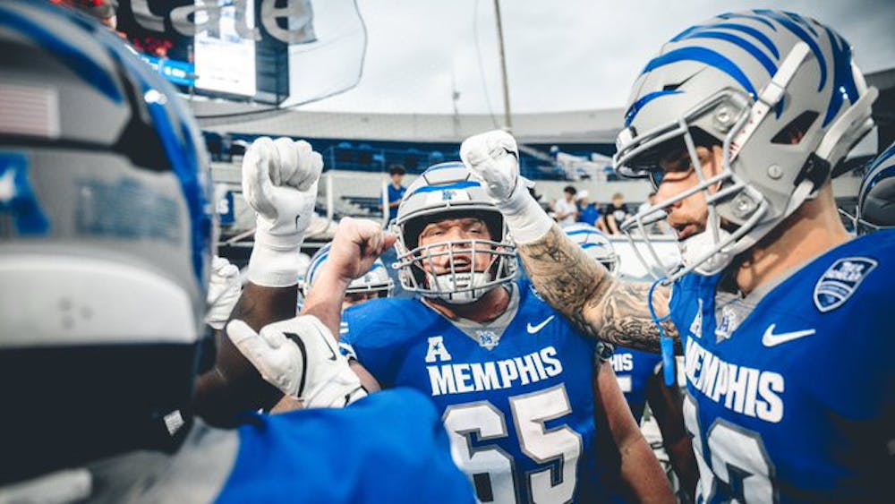 Memphis huddles before their game against MTSU.