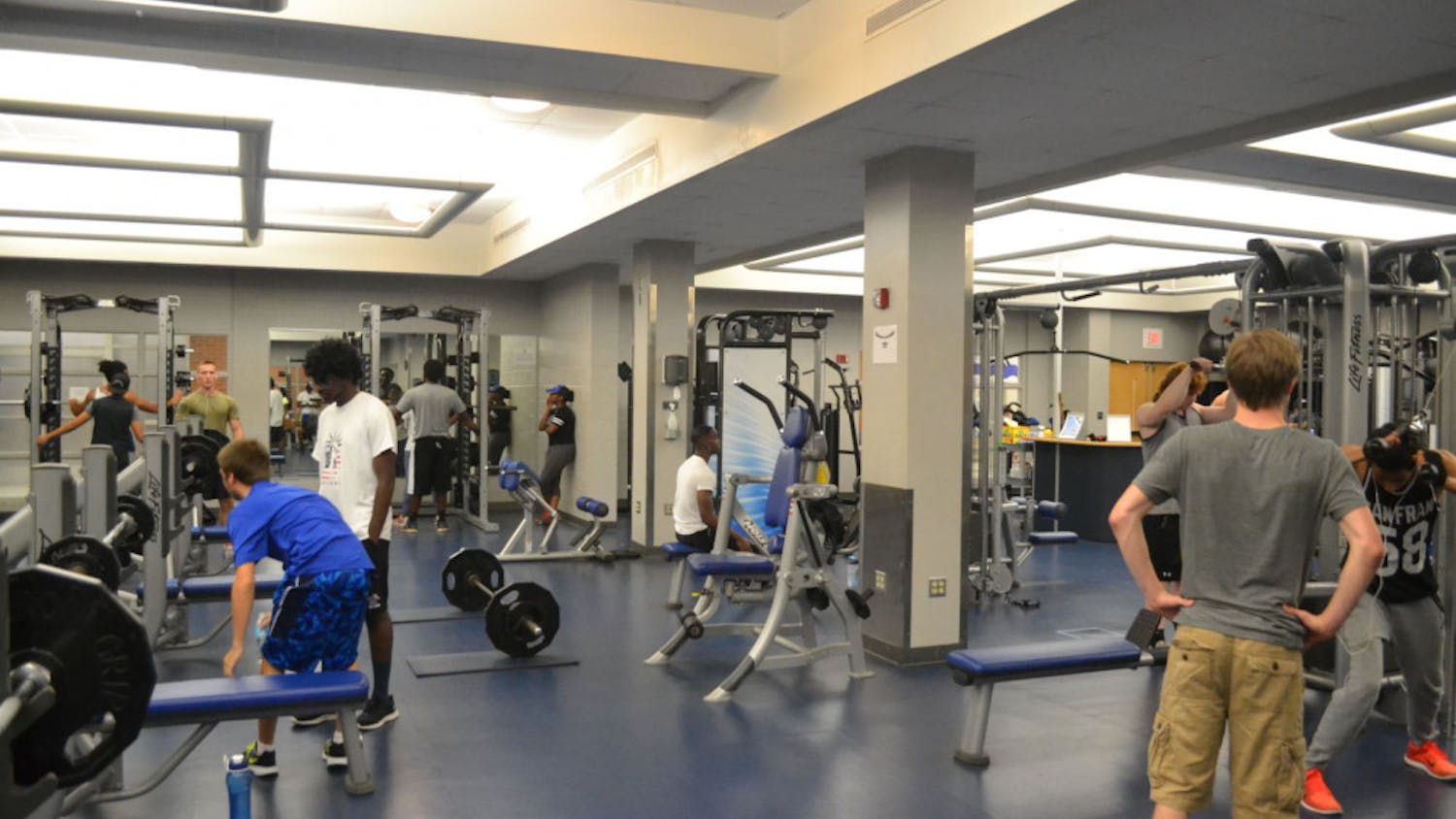 Students work out in rec center