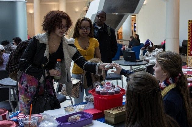 Honors students bake sweets for soldiers