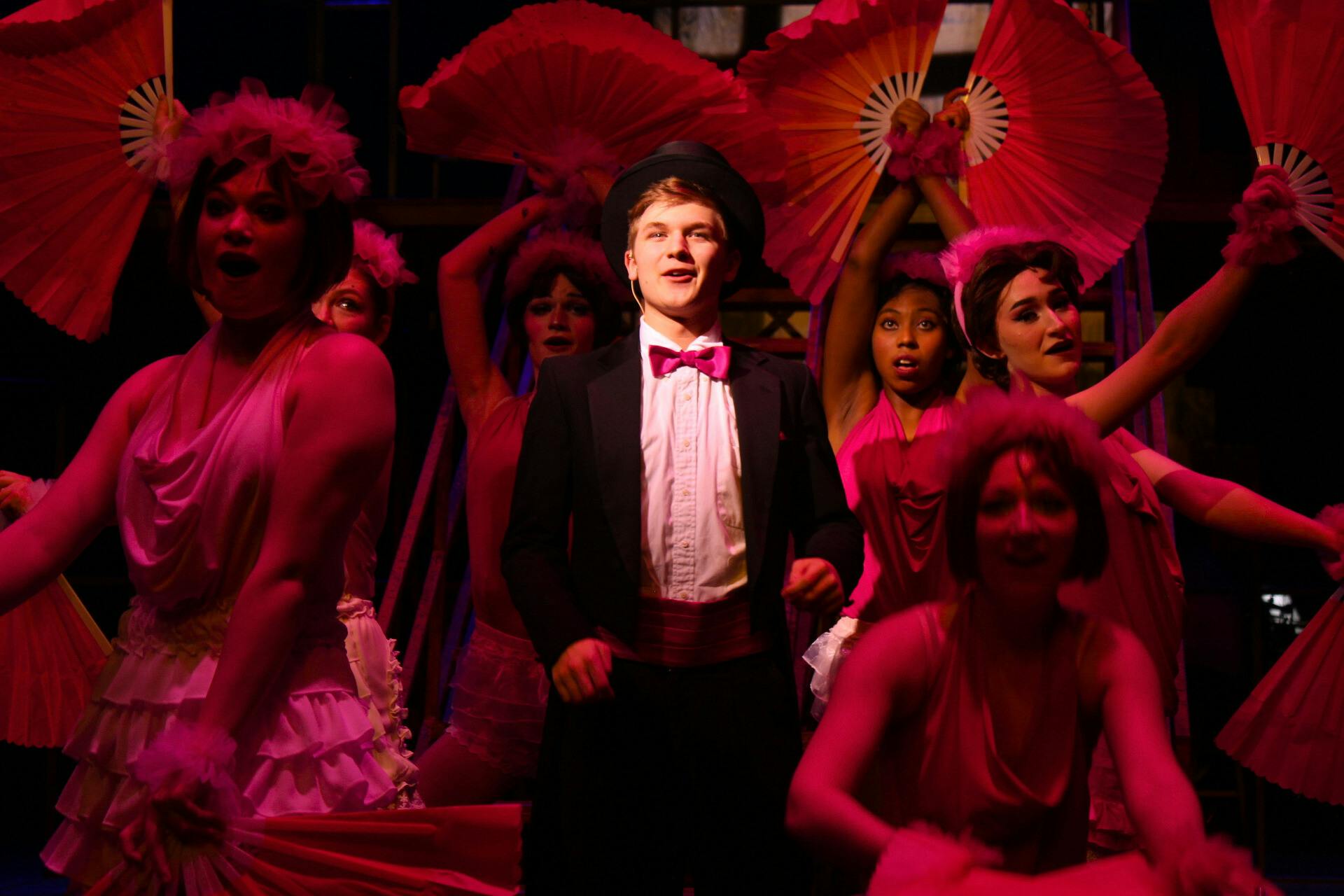 Chicago Play Headliner