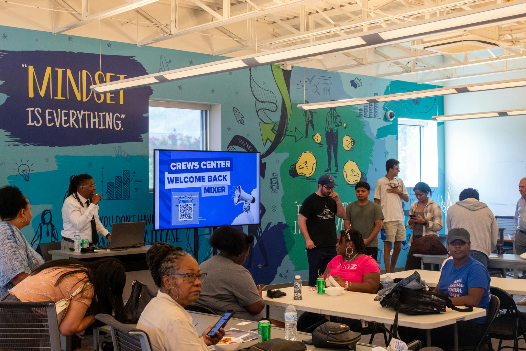Crews Center for Entrepreneurship welcomes its students back with networking mixer