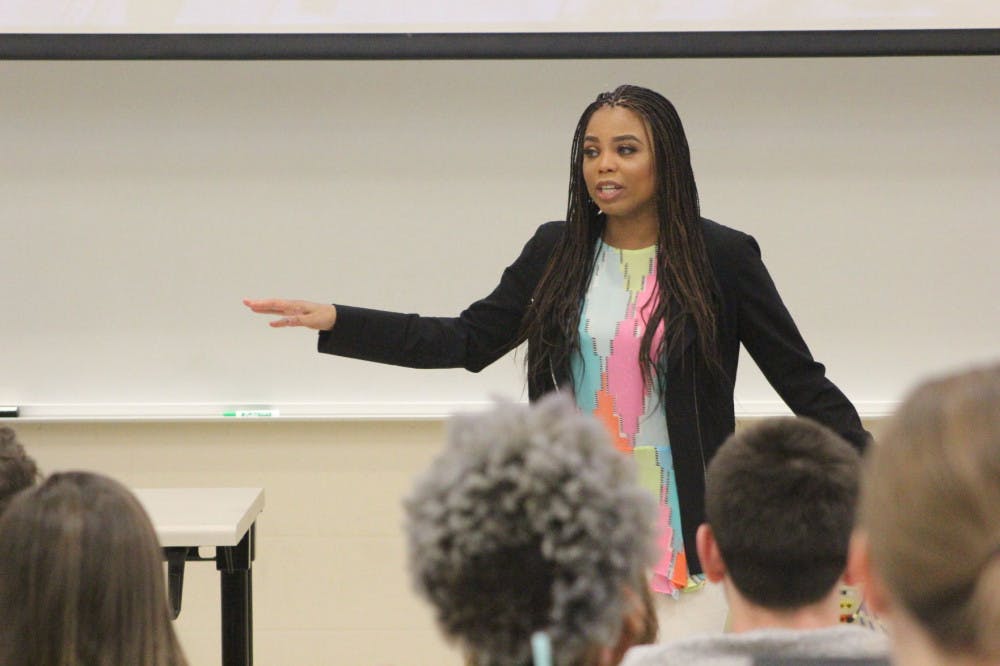 Jemele answers questions in journalism class