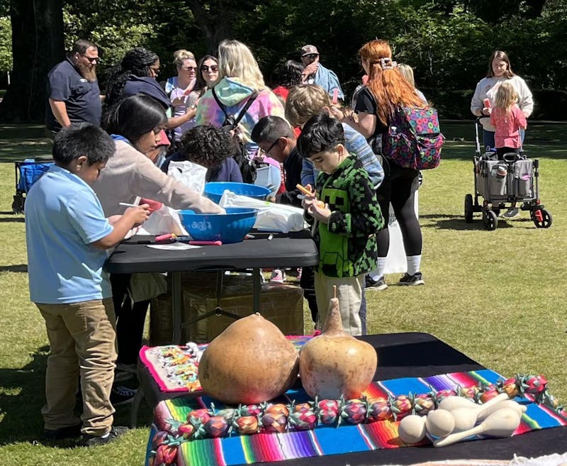 UofM students volunteer to show kids