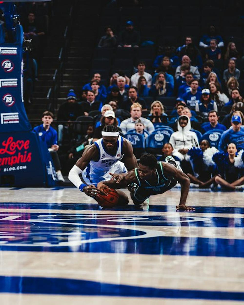 <p>Moussa Cisse dives for a loose ball in Memphis&#x27; win over North Texas﻿</p>