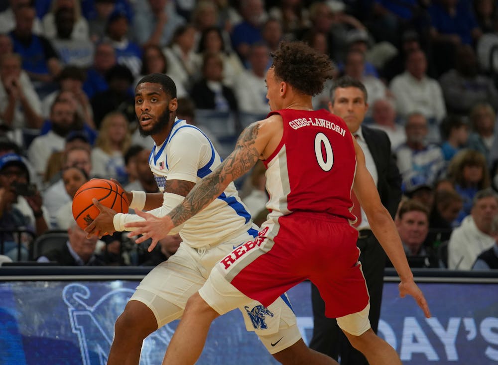<p>Memphis guard Sincere Parker looks to make an entry pass in the Tigers&#x27; 92-78 loss to the Runnin&#x27; Rebels Sunday afternoon at FedExForum.﻿﻿</p>