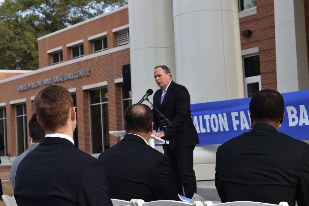 U of M unveils new basketball practice facility