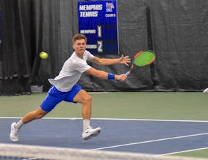 Men’s tennis splits pair of home matches, after heartbreaking loss to LSU