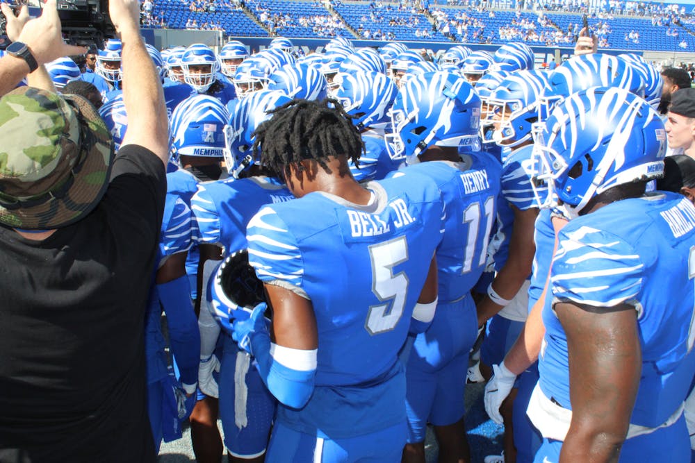 Memphis huddles before their win over Troy.