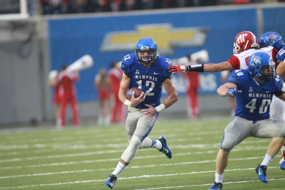 <p>Memphis quarterback Paxton Lynch threw a career-high 354 yards in the 55-23 win over Kansas Saturday night.&nbsp;</p>