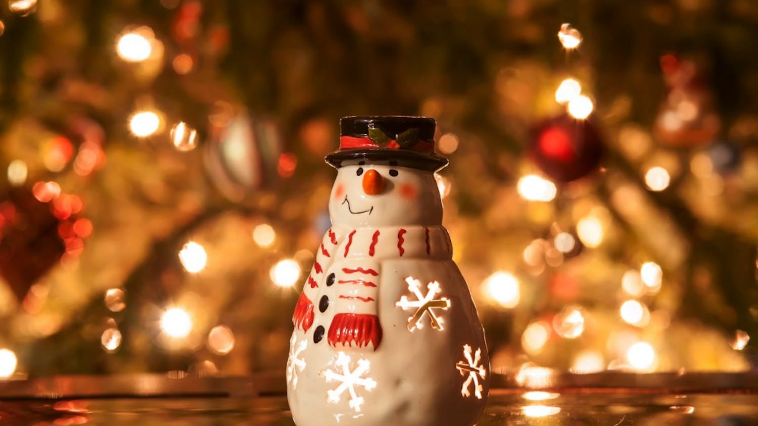 Christmas_candle_snowman_with_lights.jpg