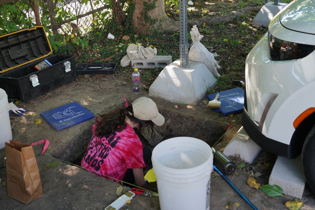 black bottom arch photo 2