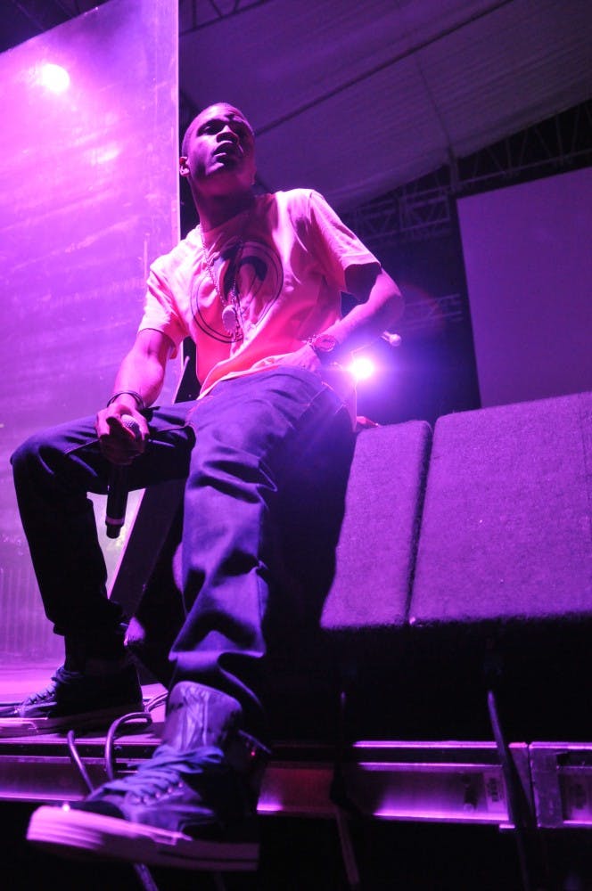 The dreary, wet weather in Philadelphia on Saturday took the fling out of spring, with little student turnout for Quad events.