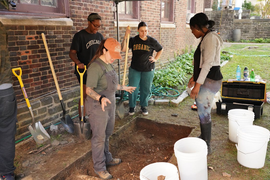black bottom arch photo 3