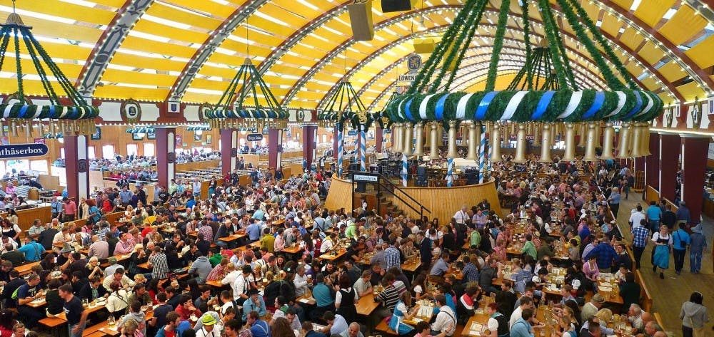 1600px-München,_Löwenbräu-Festhalle,_Oktoberfest_2012_(03)-1.jpg