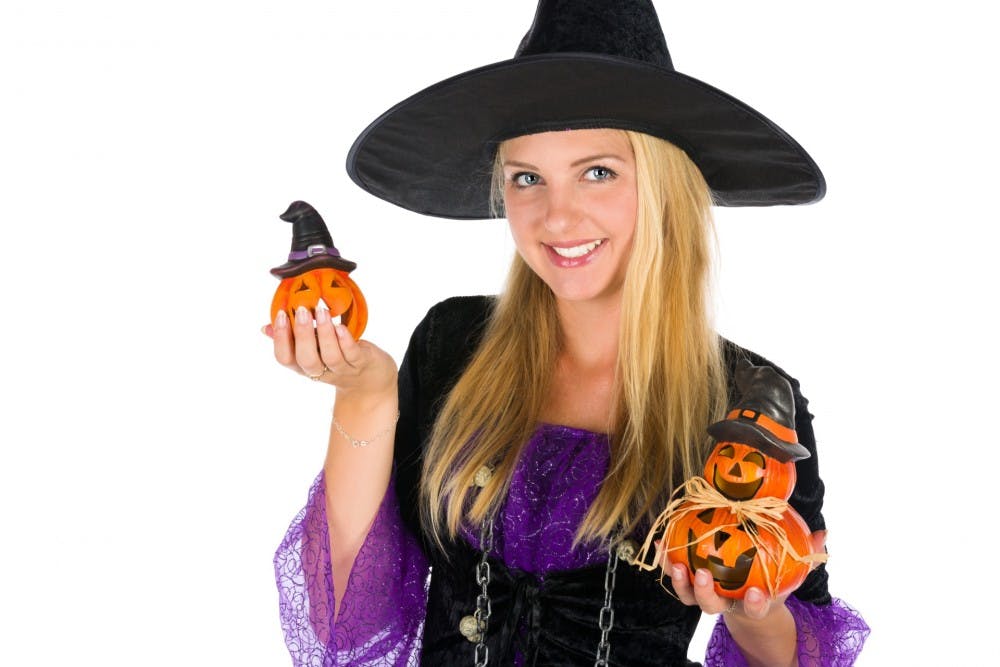 halloween-witch-woman-1473403125ytu.jpg