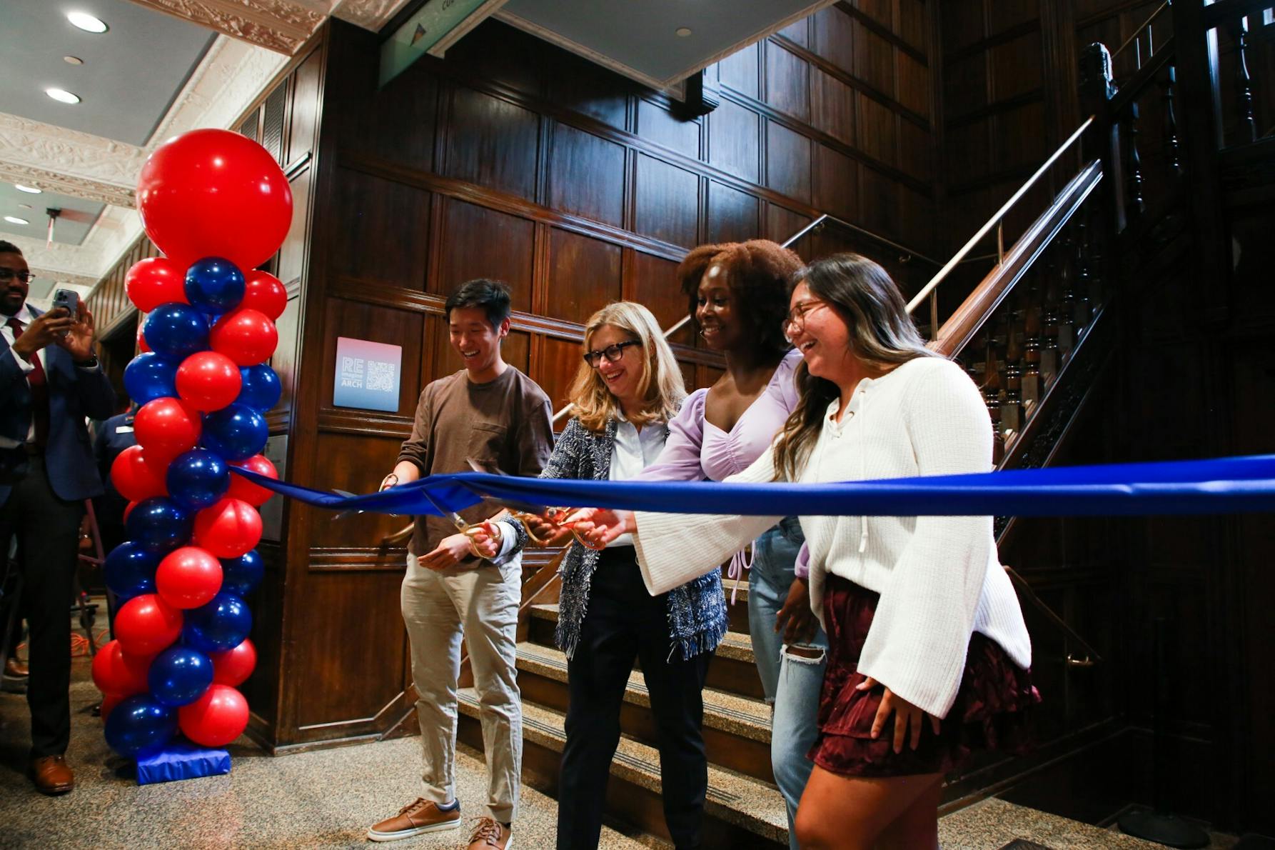 09-07-22 arch reopening (Jesse Zhang)3.jpg