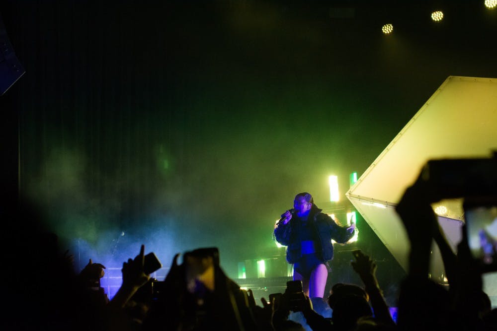 charli-xcx-union-transfer-mona-lee-7