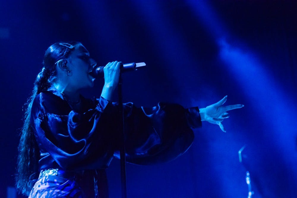 charli-xcx-union-transfer-mona-lee-8