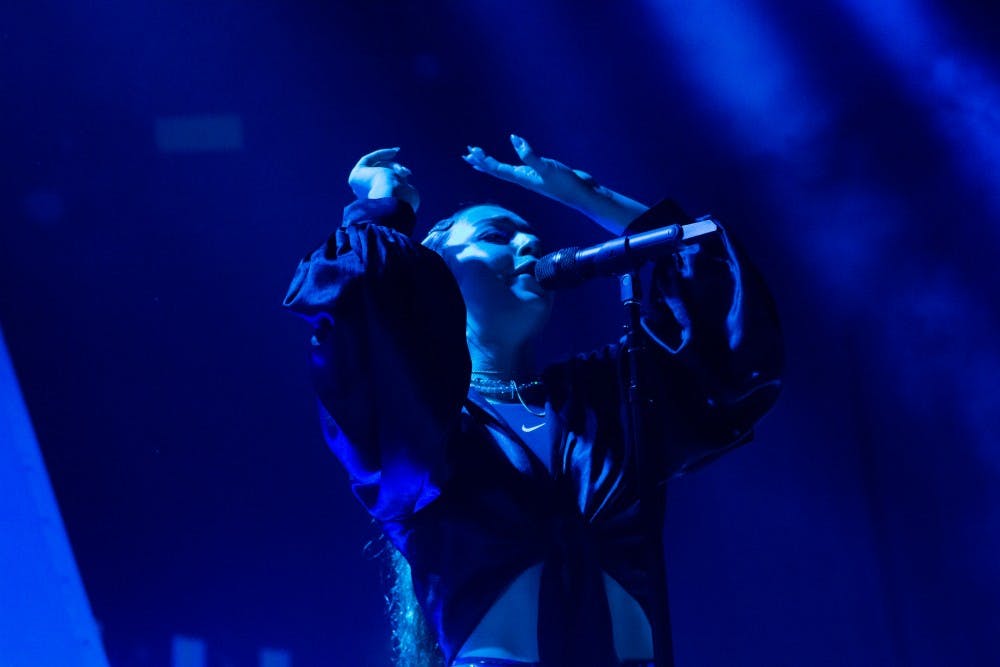 charli-xcx-union-transfer-mona-lee-4