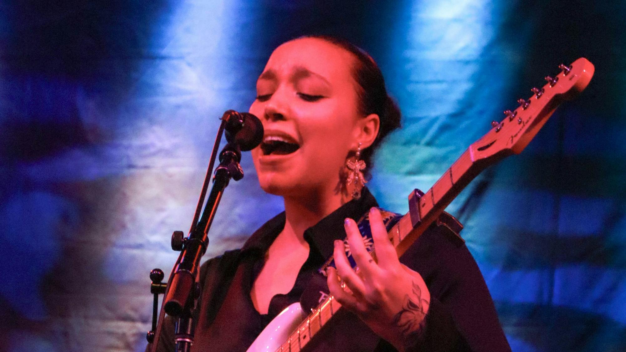 julia pratt to crop.jpg