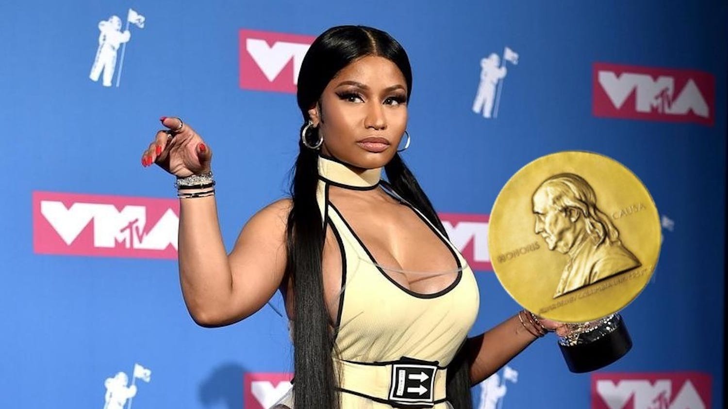 nicki minaj holding a pulitzer prize