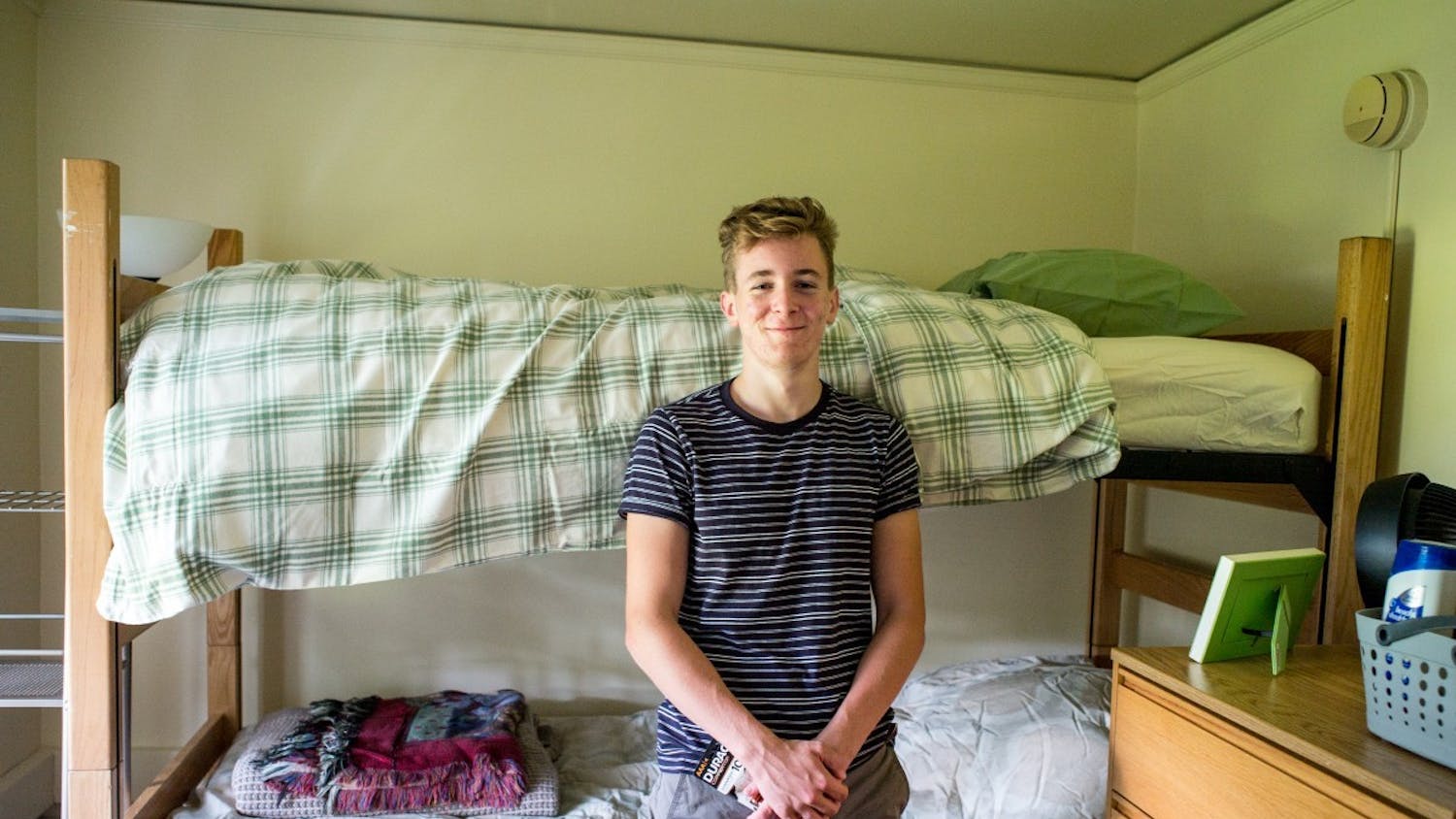 leica_portrait_usa_west_college_campus_student_bedroom-788399.jpg