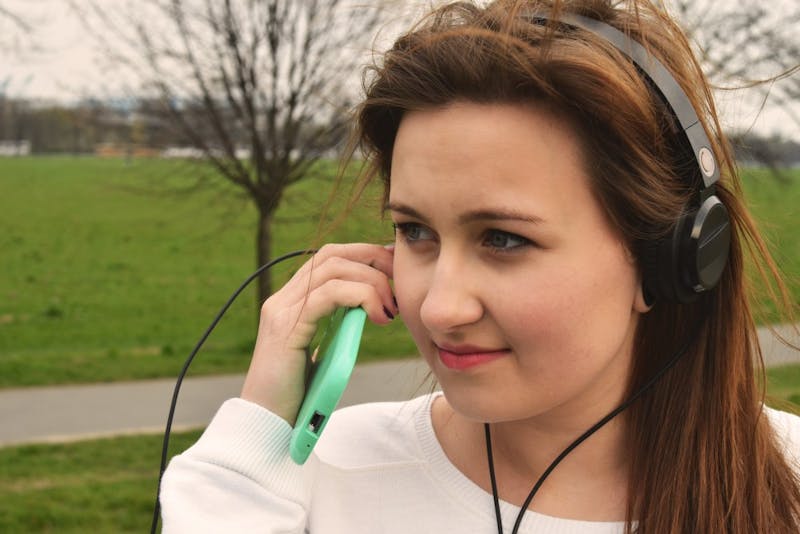 Student Continues to Wear Broken Headphones on Locust to Avoid Conversation