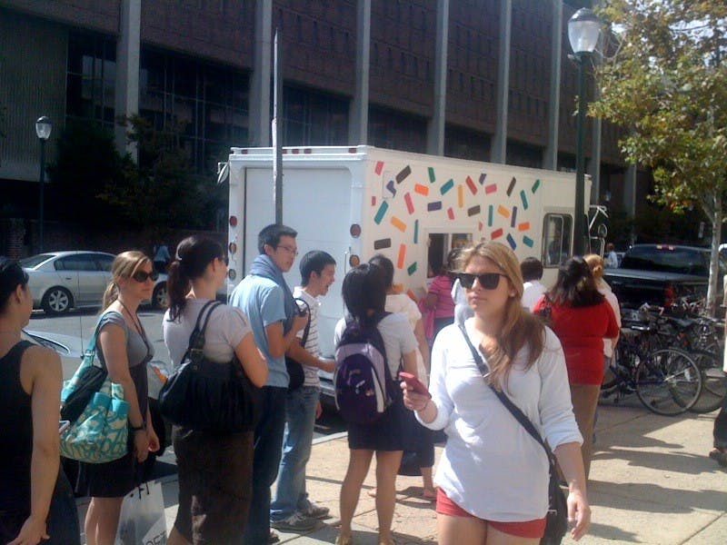 ShutterButton: Holy Crap, Look At The Line At The Cupcake Truck