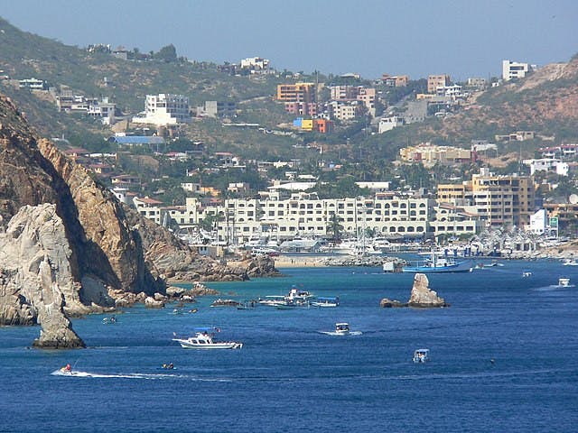 Cabo_San_Lucas_bay.jpg