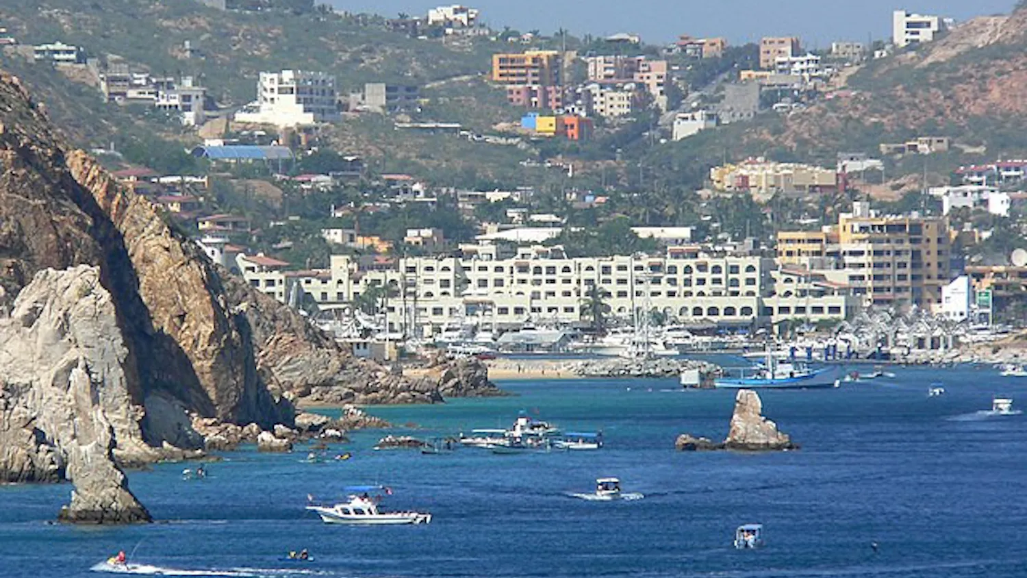 Cabo_San_Lucas_bay.jpg