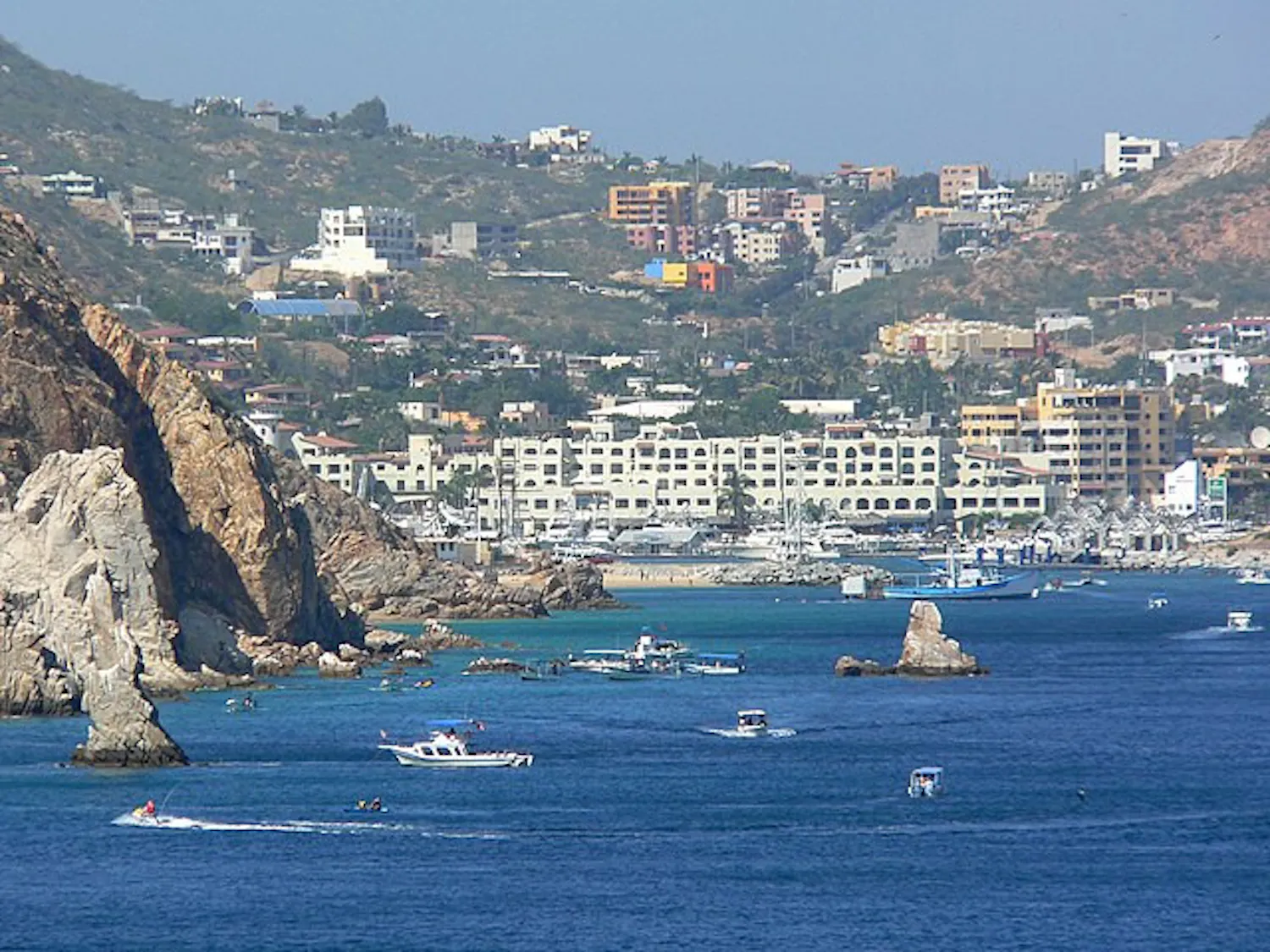 Cabo_San_Lucas_bay.jpg