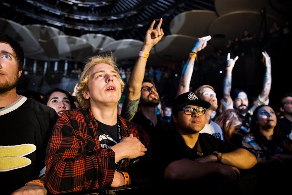 audience-cheering-concert-1714355