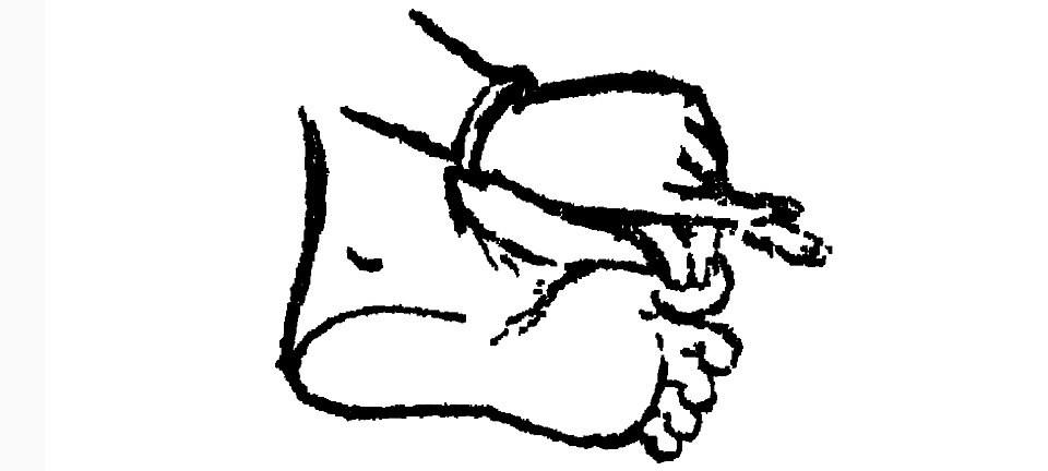Khongsaa_Maton_Mayi_Haappa_-_a_gesture_(Khut-thek)_of_creating_toe_print_in_Lai_Haraoba_classical_dance_&_music_ritualistic_performances_of_ancient_Kangleipak_civilisation.jpg