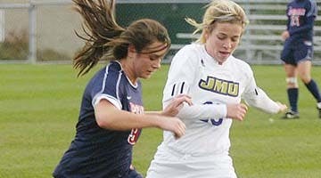 W. Soccer | Quakers hit the wall in Morgantown