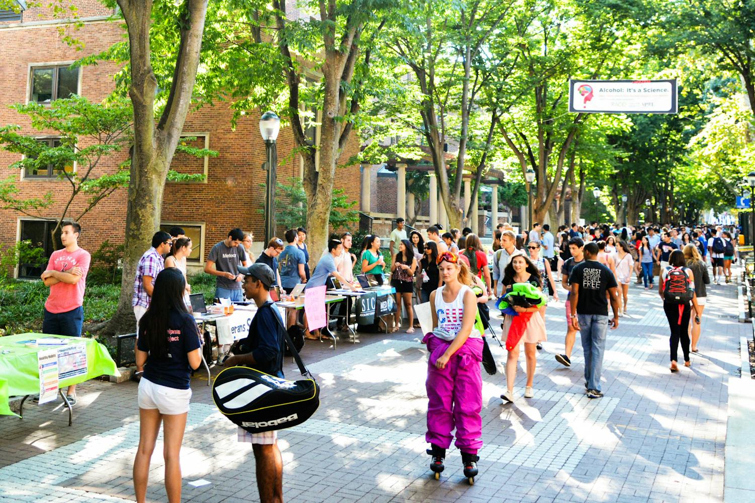 08-28-14 SAC Student Activities Fair (Yolanda Chen).jpg