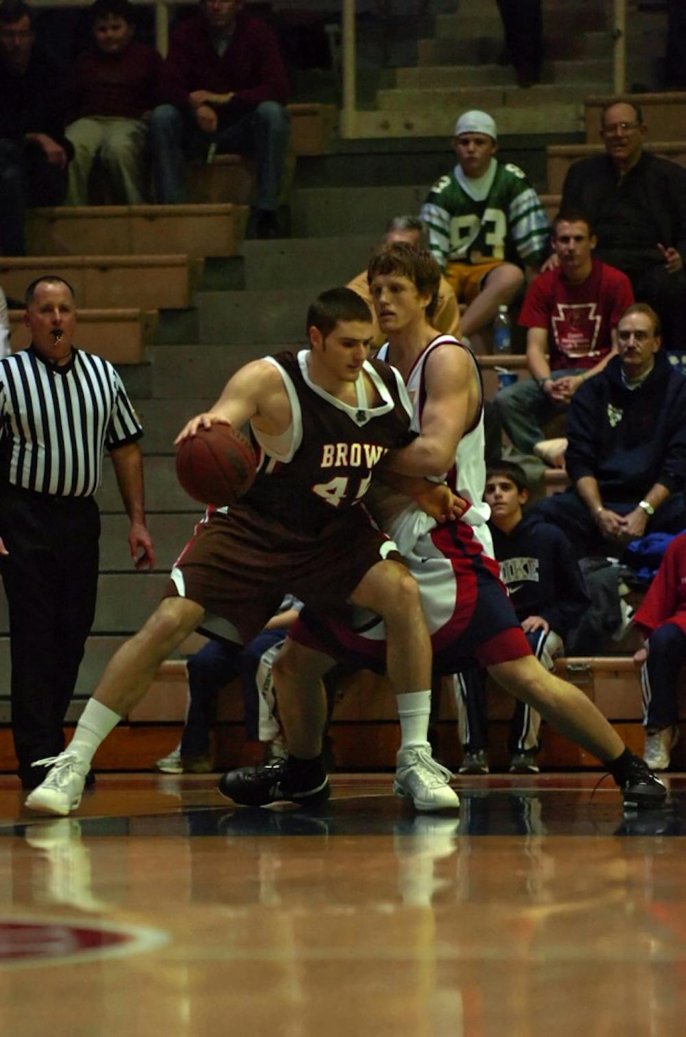 02152008_mbasketball_v_brown015