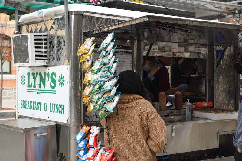 Lyn&#39;s food truck delays opening to October, sparking confusion among students